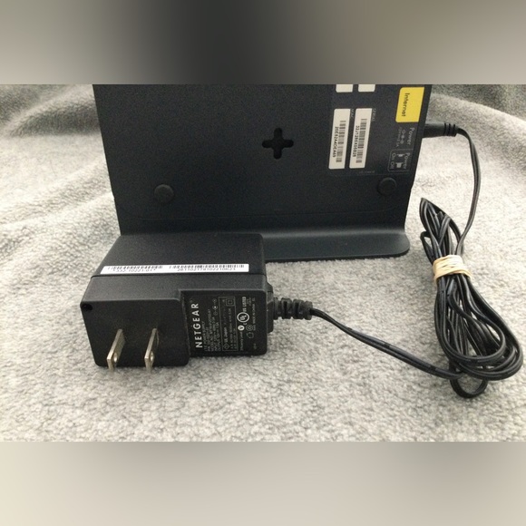 Netgear N750 Wireless Dual Band Gigabit Router Model WNDR4300 No instructions - Picture 5 of 7